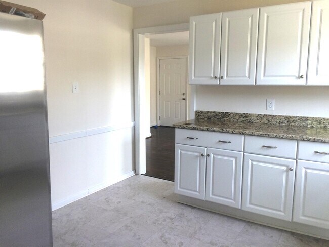 Photo - 2324 Lenora Ln