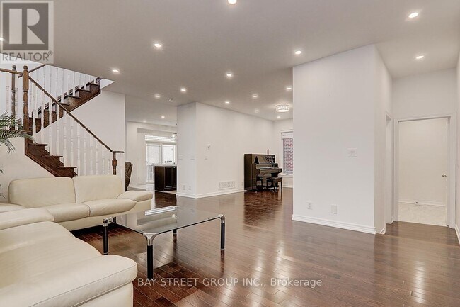 Photo - 201 Bilbrough St