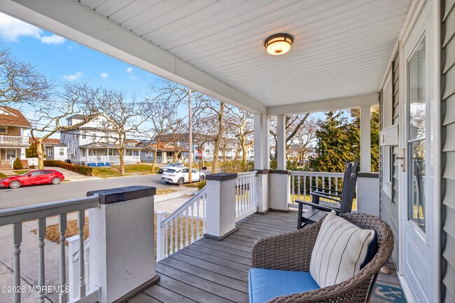 Photo - 211 Lareine Ave