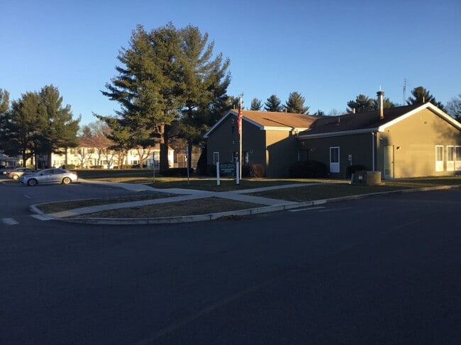 Photo - 419 E River St