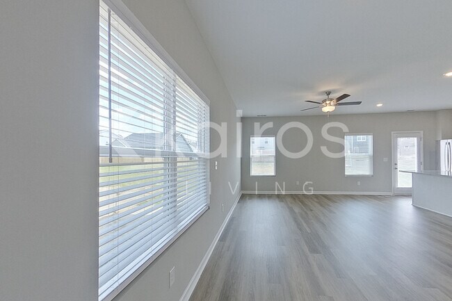 Photo - 895 Silent Barge Cv