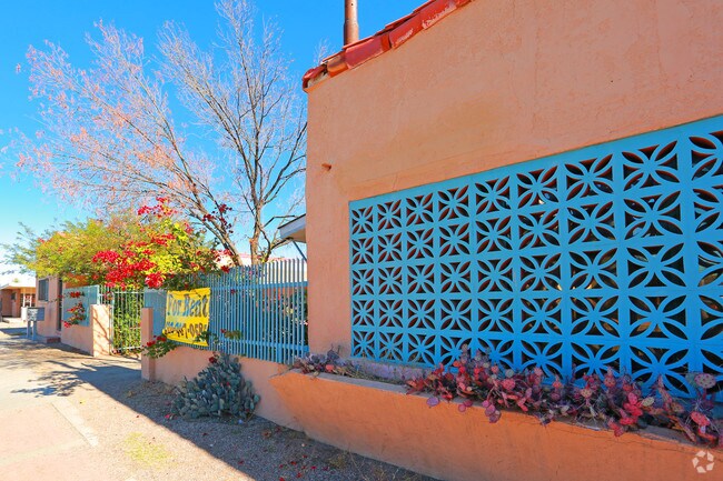 Photo - Bordon's Court