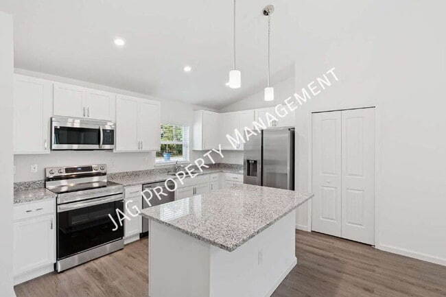 Photo - 675 Raleigh Rd SE