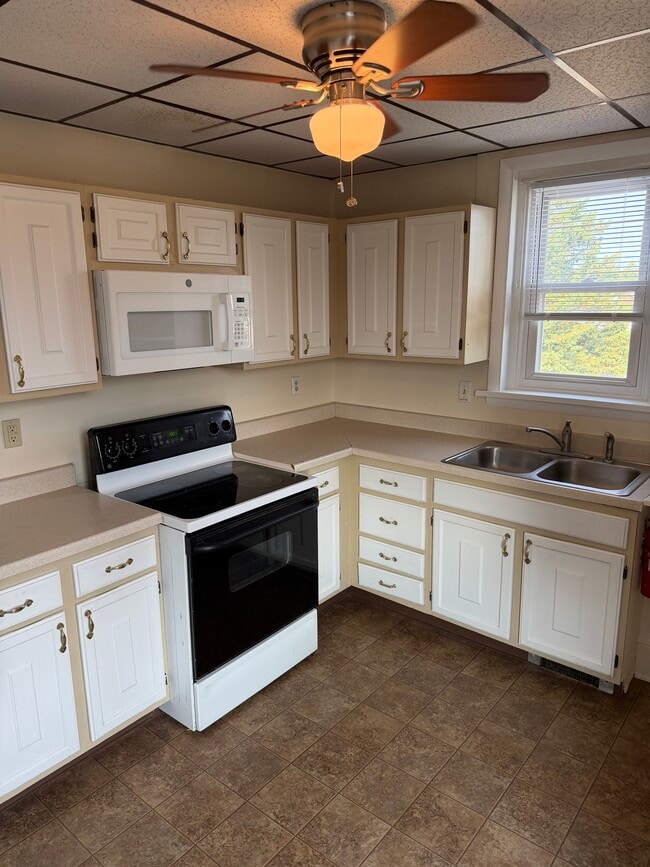 329 Walnut St Unit 329 Walnut St 2nd Fl