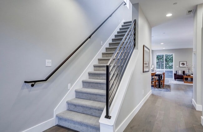Photo - 6045 NE Flanders St Unit 6045