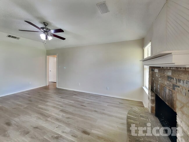 Photo - 615 Sherman Dr