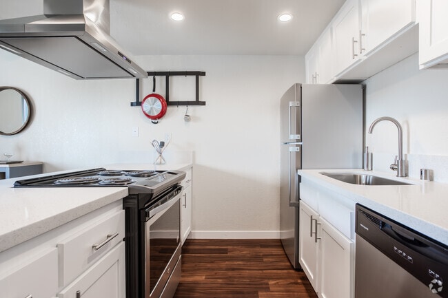 2BR,1.5BA-Sylvan