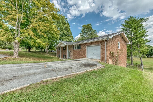 2301 Old Lewis Rd