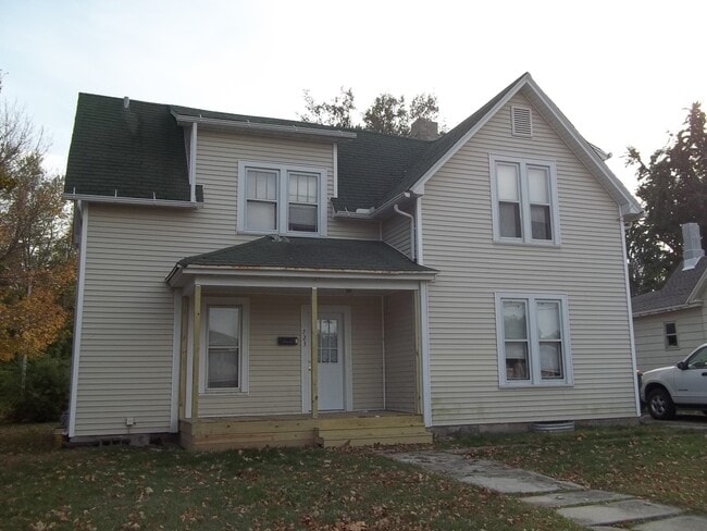 Building Photo - 723 W Calhoun St Rental