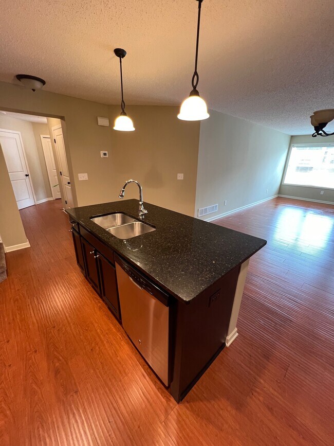 Photo - 3634 White Pine Way