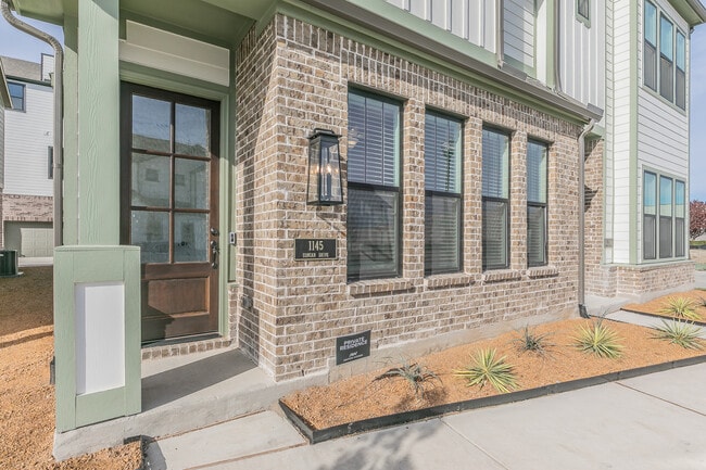 Entrada principal - 1145 Concan Dr