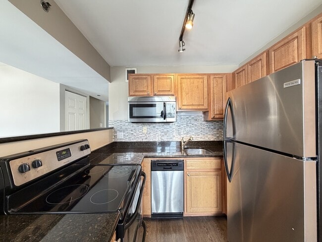 Photo - 4334 N Hazel St Unit 504