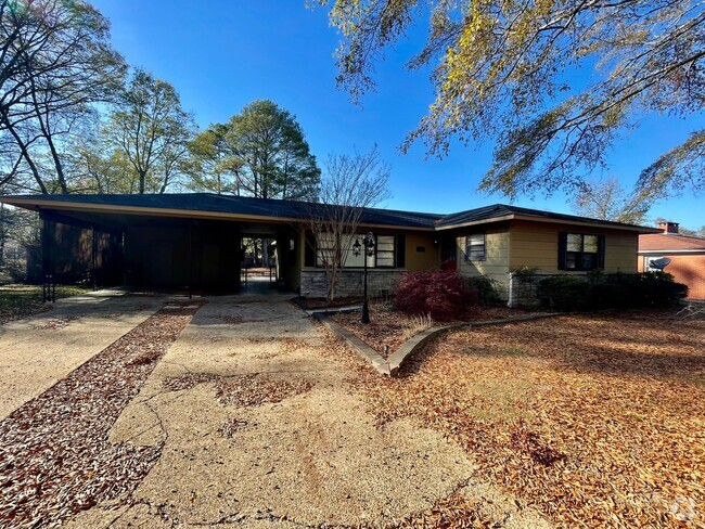 Building Photo - 3 Bedroom 2 Bathroom Rental