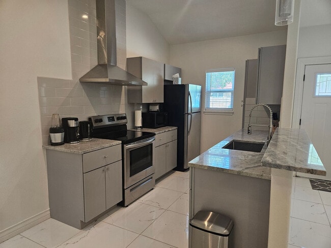 Photo - 702 5th St Unidad ID1268422P
