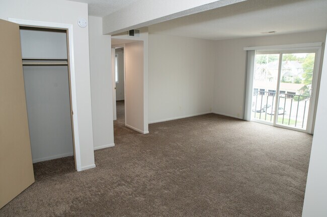 Dundee Place 4919 Davenport