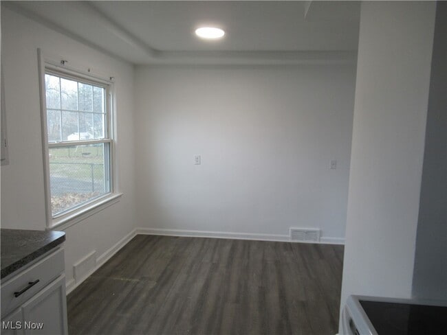 Photo - 4738 Lawrence Ave