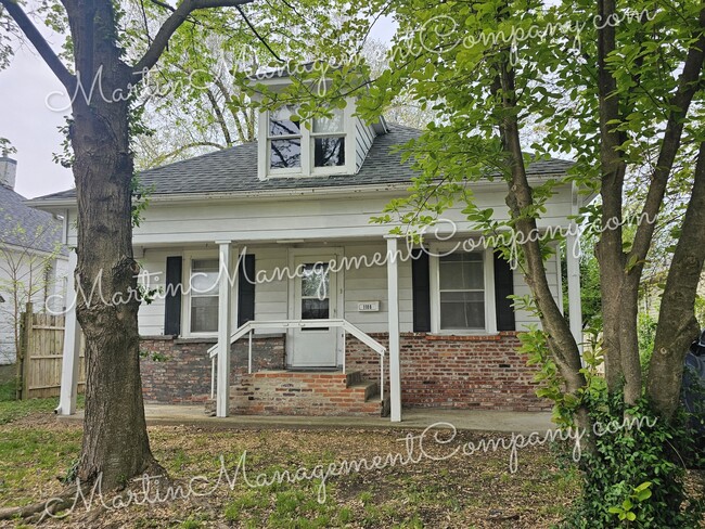 Building Photo - 1108 E 10th St Rental