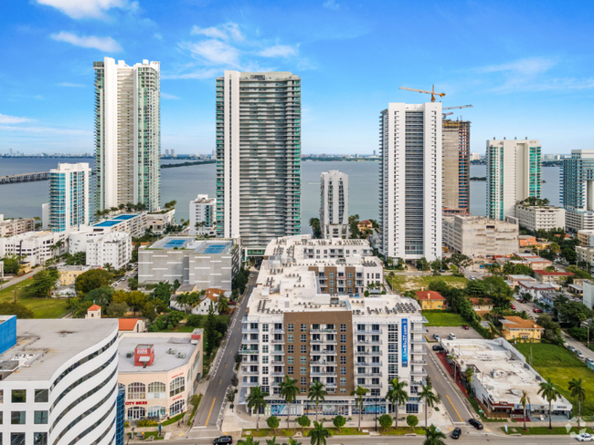 Building Photo - 2703 Biscayne Blvd Unit 3rd  floor Rental