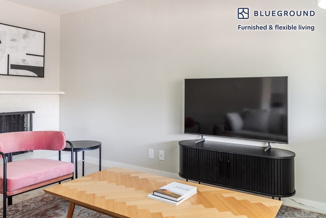 Photo - 910 Rockefeller Dr Unidad FL2-ID1859