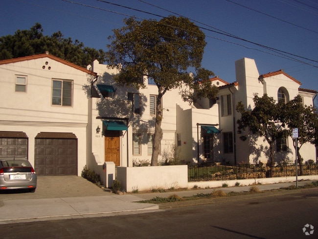 Building Photo - 910 Castillo St Rental