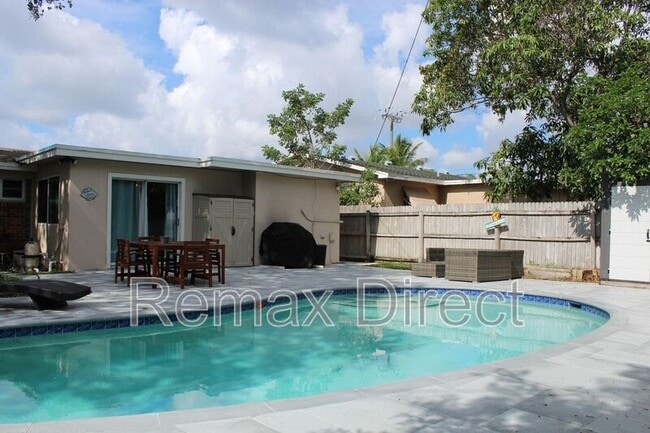 Photo - 323 W Palm St