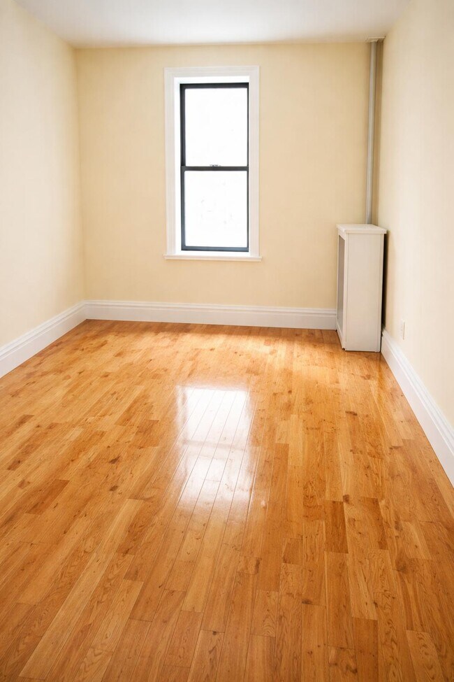 Photo - 609 W 196th St Unit 1E