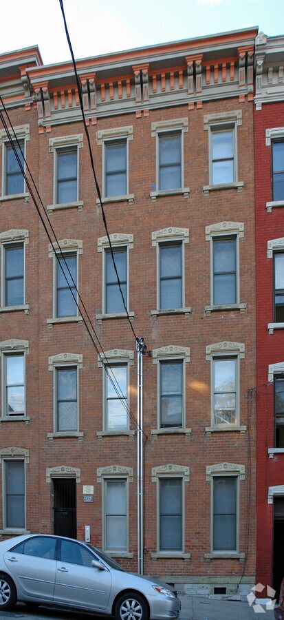 Photo - 537 E Thirteenth St