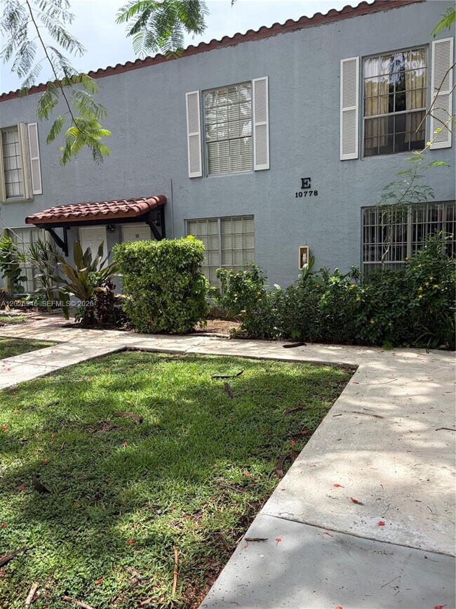 Photo - 10778 N Kendall Dr