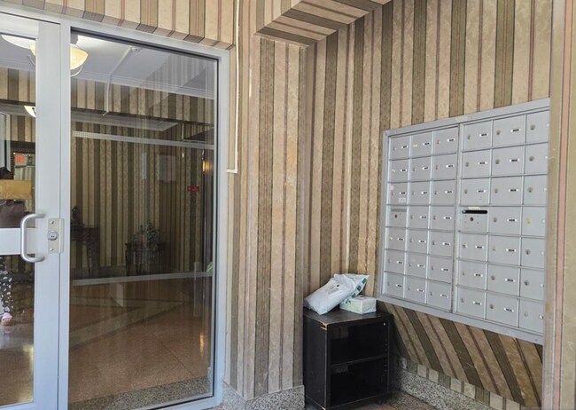 Photo - 2330 Linwood Ave