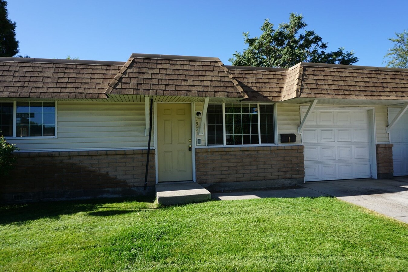 Charming 3 bedroom, 2 bath duplex! - Charming 3 bedroom, 2 bath duplex! House