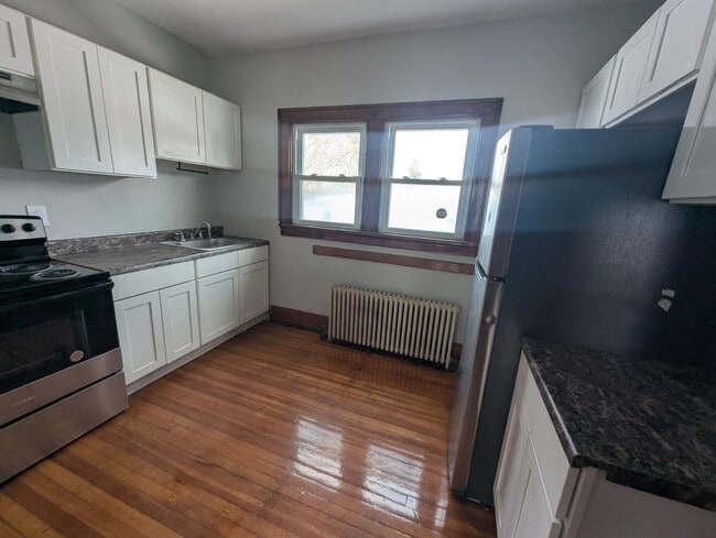 Photo - 760 Russell St