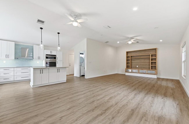 Photo - 530 NE 3rd Ave