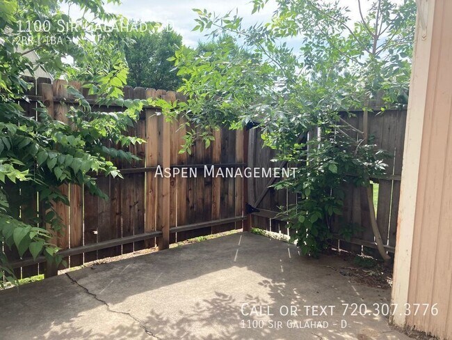 Photo - 1100 Sir Galahad Dr Unit D