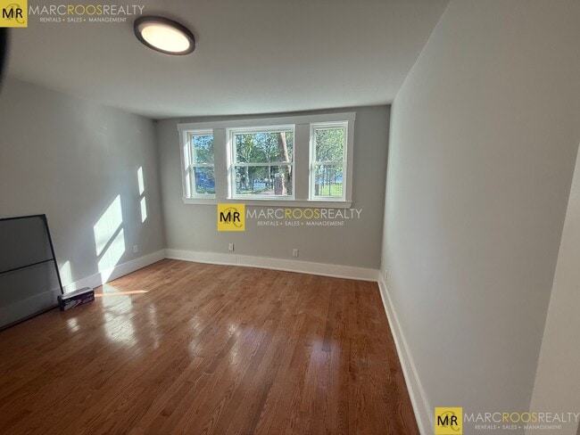Photo - 140 Marginal St