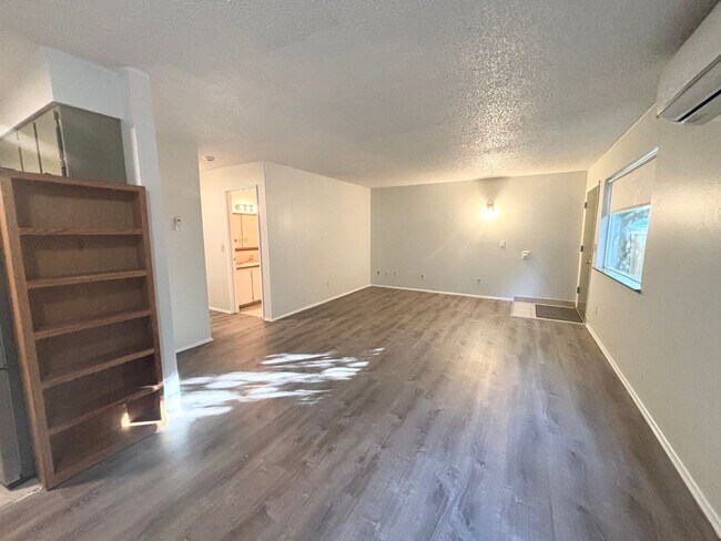 Photo - TV1232* - A Unit #1 NO KEY