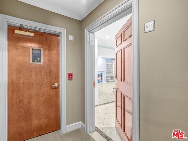 Photo - 277 S Spalding Dr Unit 102