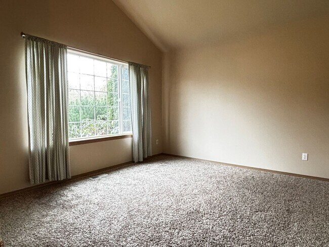 Photo - Spacious Spanaway Home