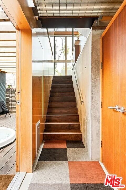 Photo - 724 Superba Ave