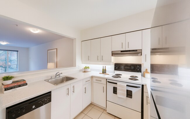 Photo - 2 Bed 2 Bath | West Broadway & Alma Unit 1
