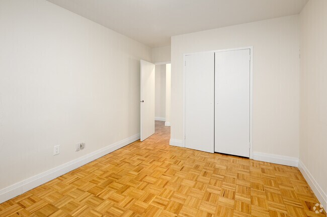 1 BR, 1 BA - 710 SF - 2550 Kingston