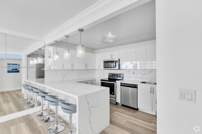 Building Photo - 600 NE 36th St Unit 1404 Rental
