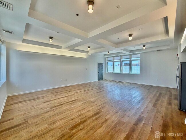 Photo - 2000 West St