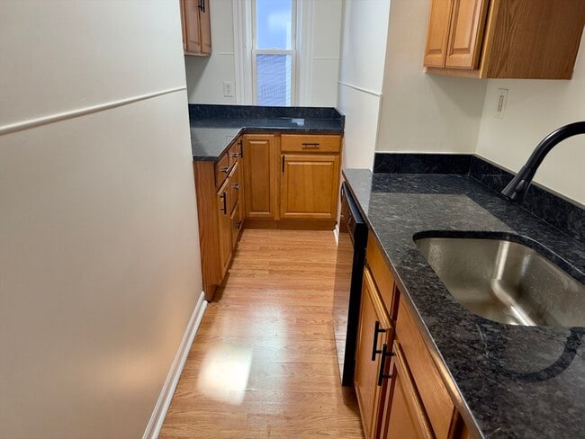 Building Photo - 36 Willow Ave Unit 1