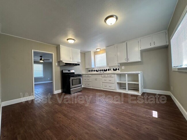 Photo - 417 E Street