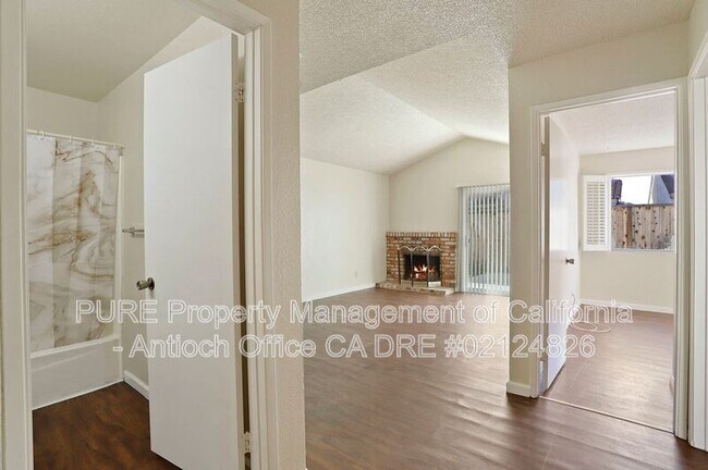 Photo - 2433 Sequoia Dr