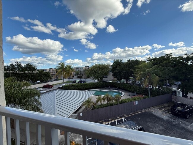 Building Photo - 10900 SW 104th St Unit 323