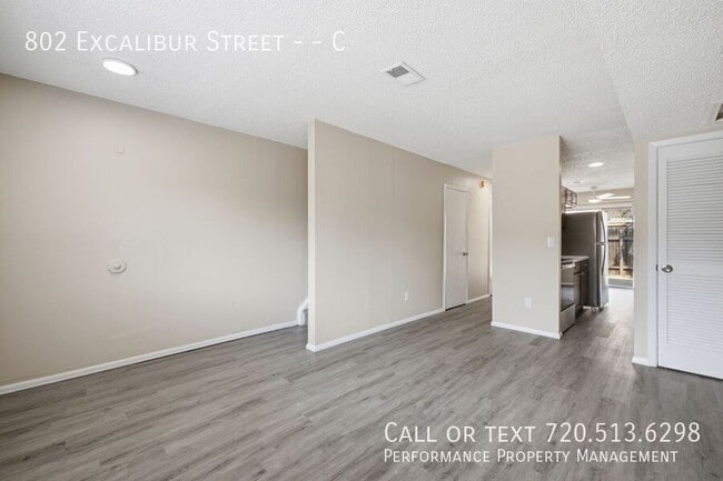 Photo - 802 Excalibur St