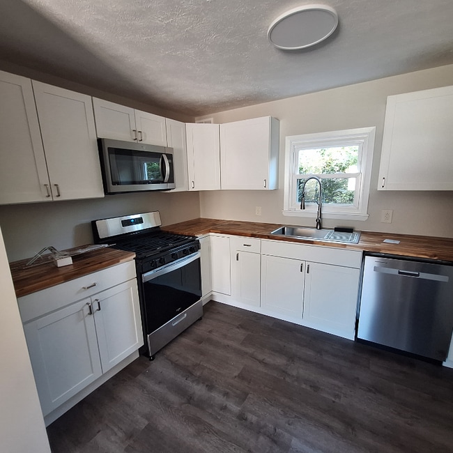 Photo - 5662 Park St