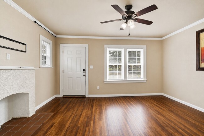 Photo - 1633 E 8th St Unit 1635