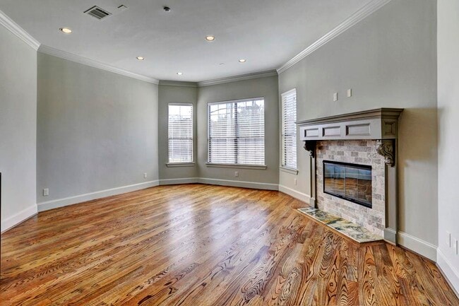 Photo - 2417 Commonwealth St